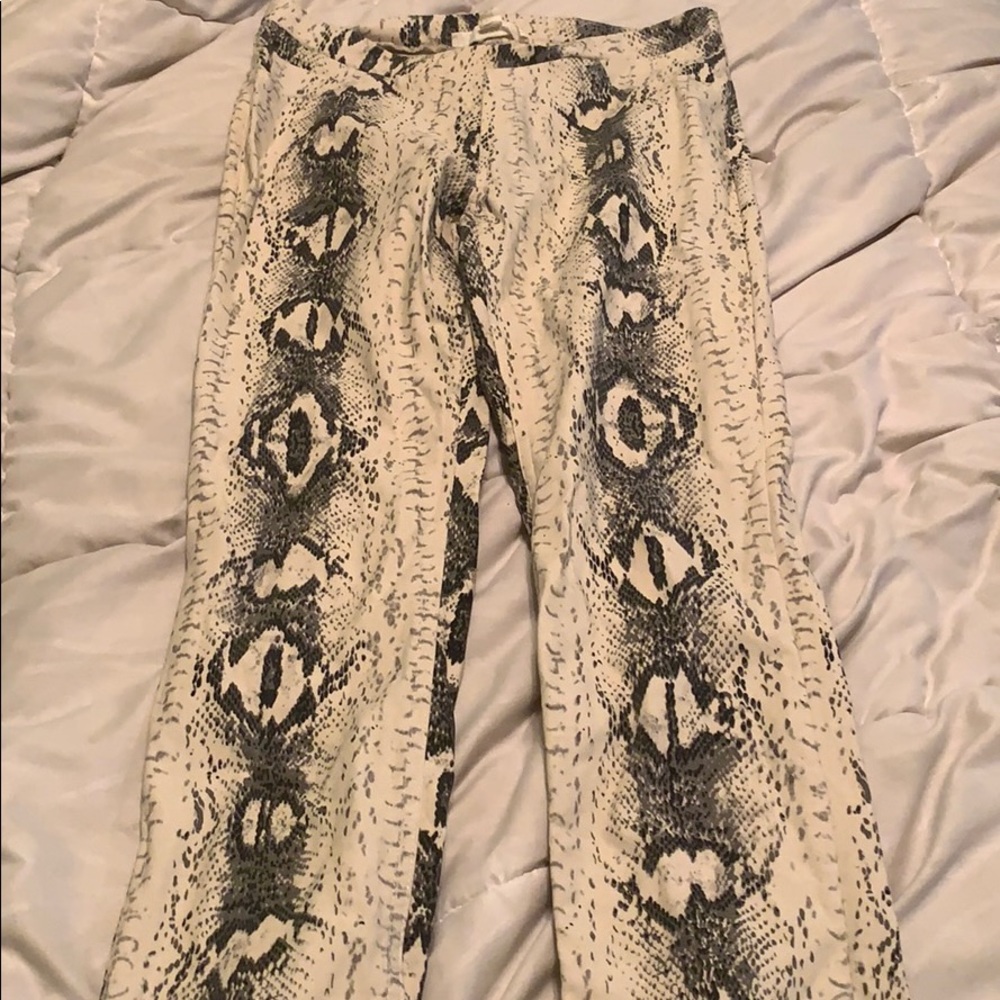 Snake leggings thick material